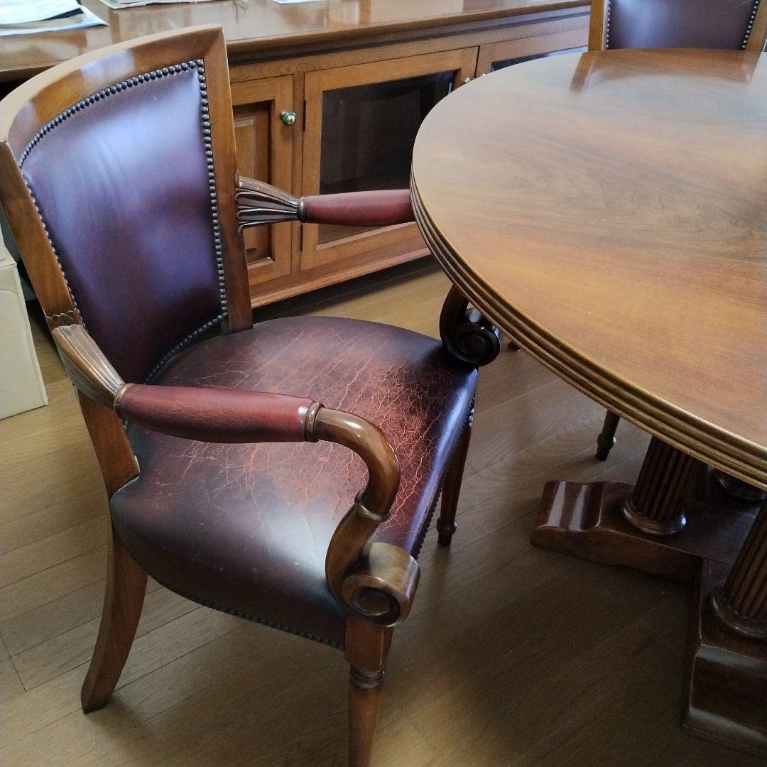 円形木製テーブルとアーム付き椅子4脚セット