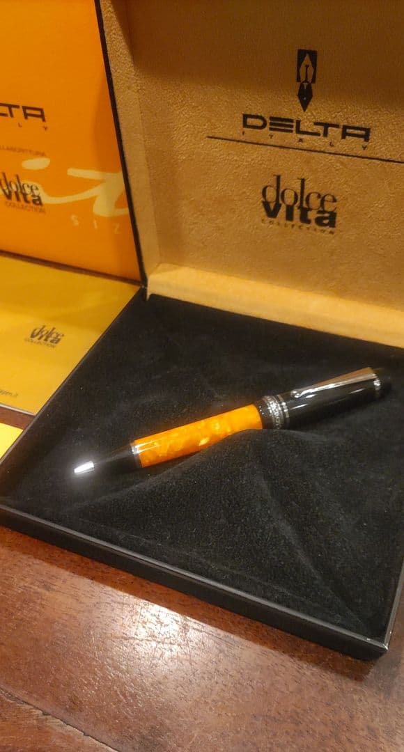 ★プール★　デルタドルチェビータミディアム ボールペン