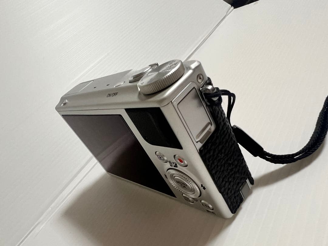 FUJIFILM XQ1 シルバー