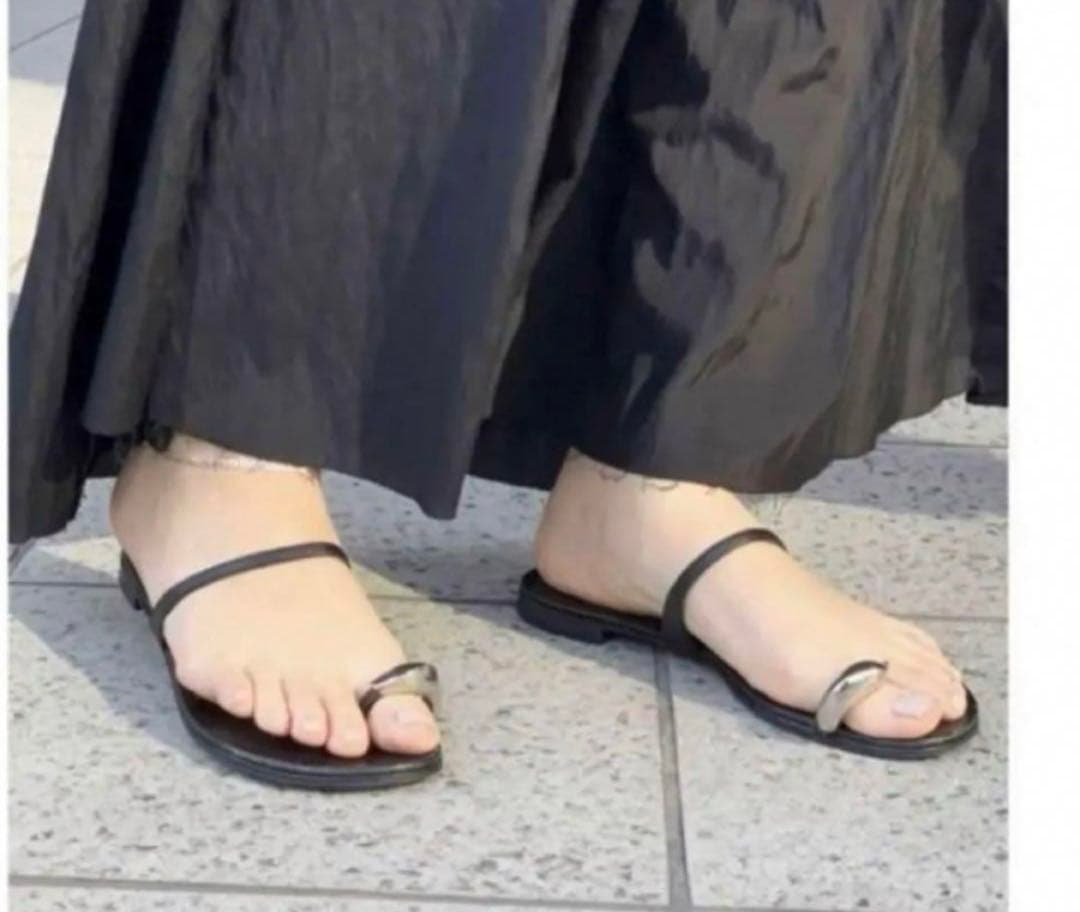 新品　GIUSEPPE ZANOTTI オヤユビプレートサンダル