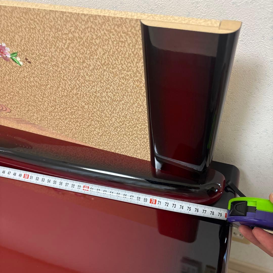 赤い花柄木製雛人形飾り台 花柄屏風2枚付き