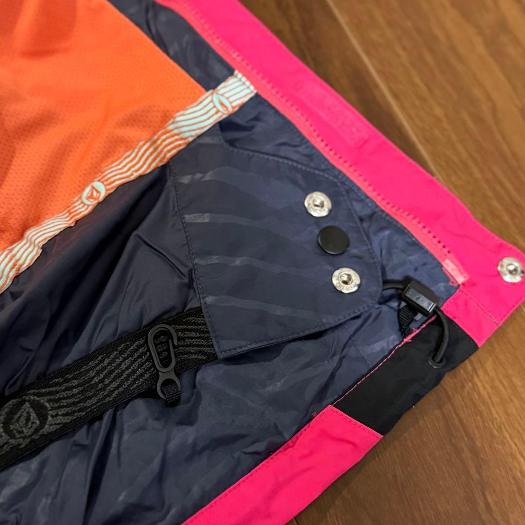 美品✨Volcom ボルコム スノーボードウェア 上 女性用 ピンク/ブラック