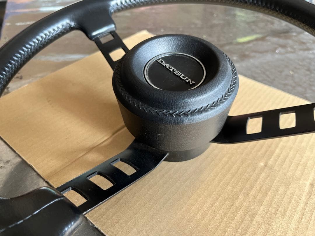 ダットサンコンペレプリカステアリングホーンボタン付き