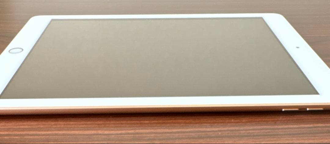 iPad 第6世代 32GB WiFiモデル　ピンクゴールド