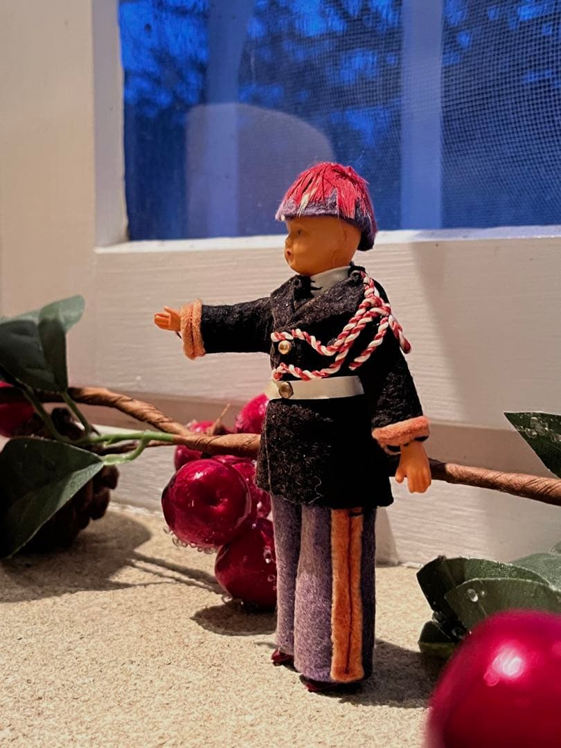 ◆フランスアンティーク｜超希少モナコ兵隊ミニドールDセルロイド民族衣装男制服軍隊