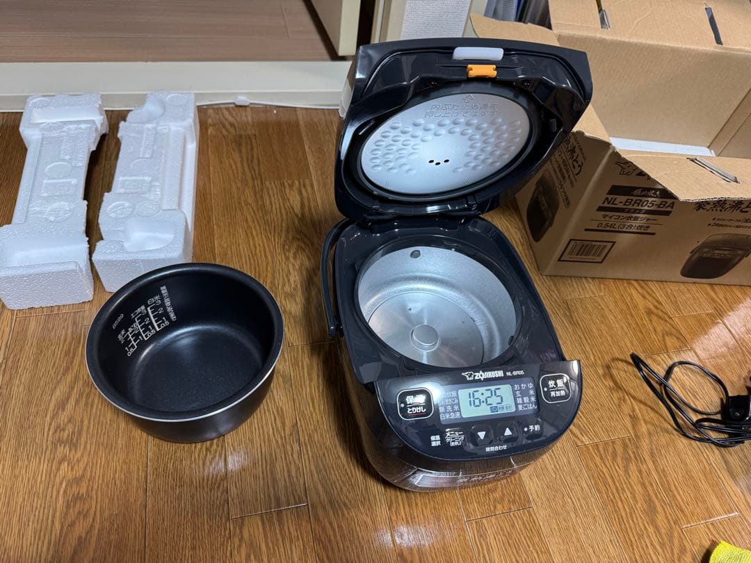 Zojirushi NL-BR05 炊飯器 ブラック　３合炊き