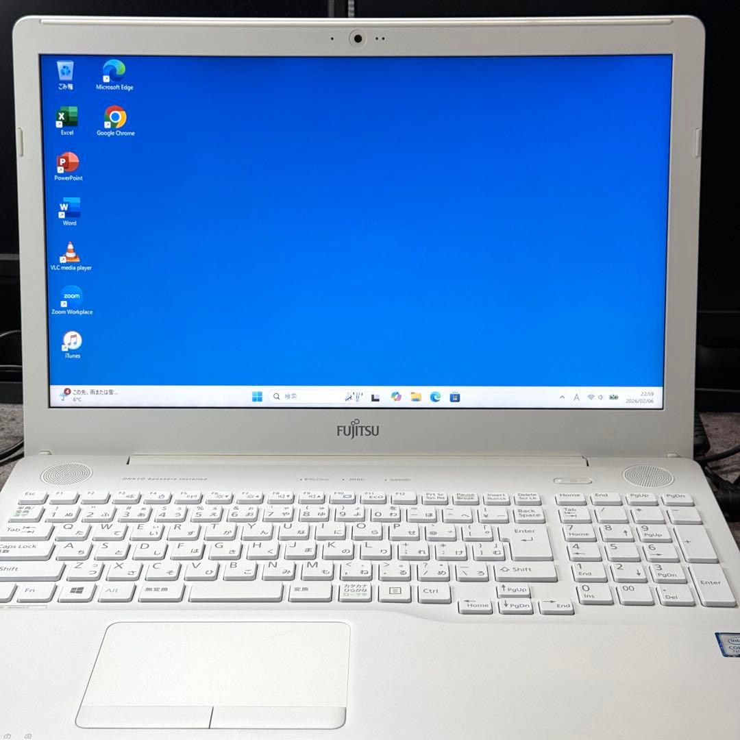 美品 富士通ノートパソコン i7 8GB 新品SSD256 DVD 起動10秒