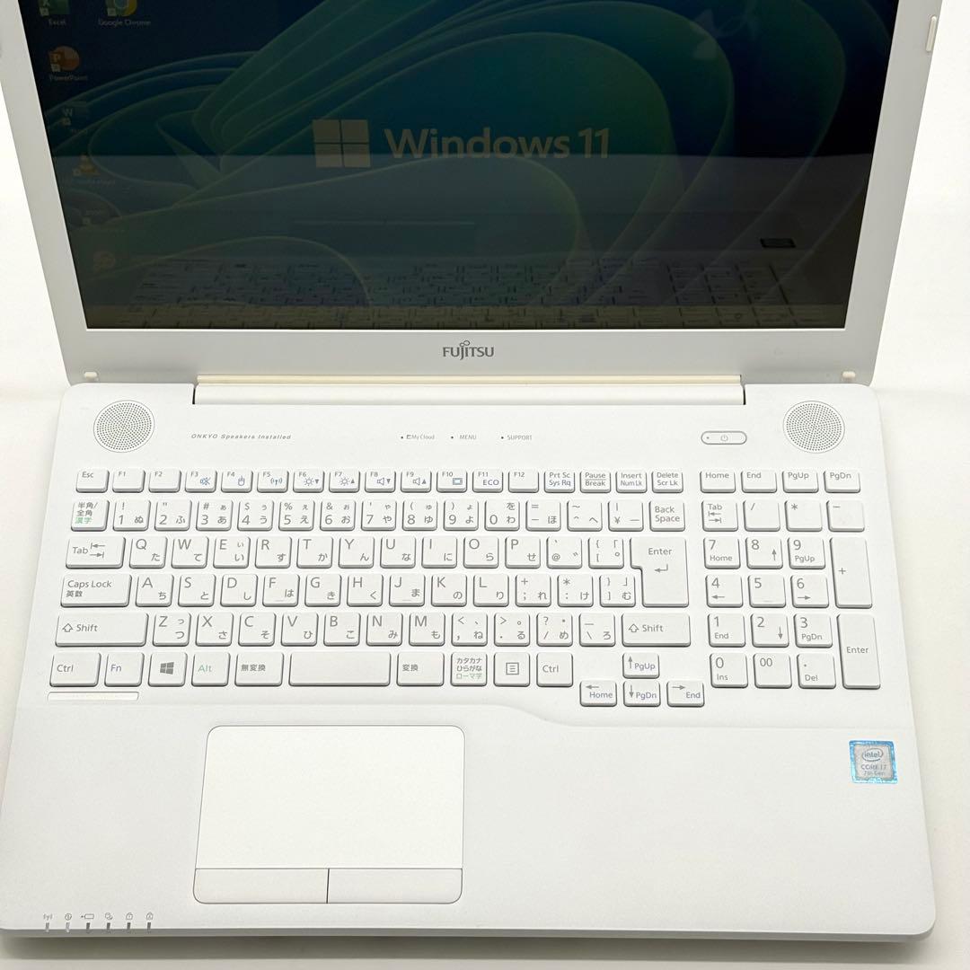 美品 富士通ノートパソコン i7 8GB 新品SSD256 DVD 起動10秒