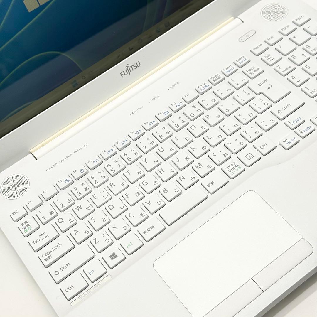 美品 富士通ノートパソコン i7 8GB 新品SSD256 DVD 起動10秒