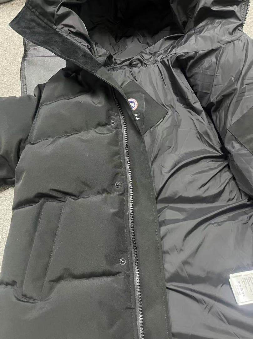  ブラック フード付きダウンジャケット