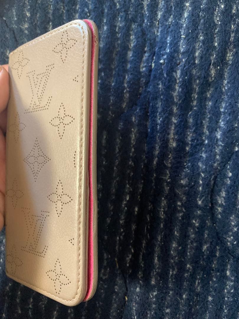 LOUIS VUITTON iPhone手帳型ケース マヒナ。人気シリーズ。