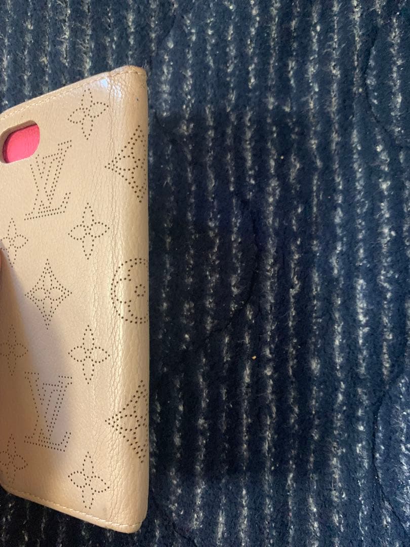 LOUIS VUITTON iPhone手帳型ケース マヒナ。人気シリーズ。