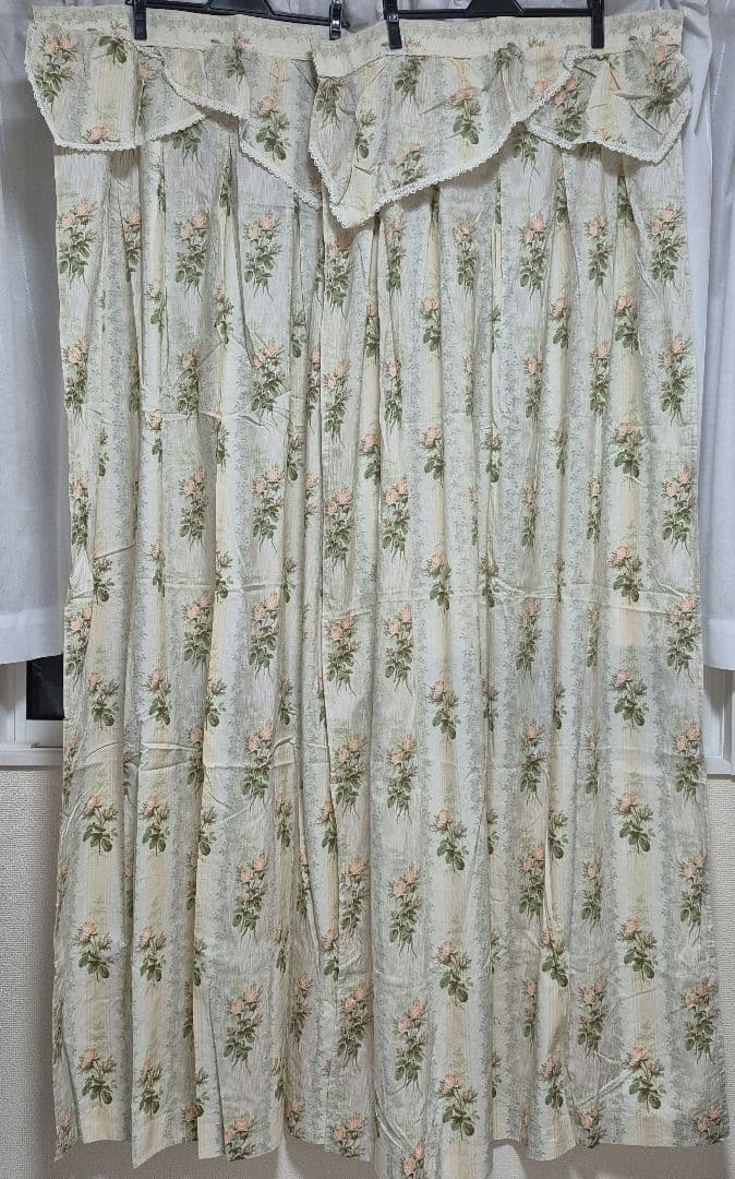 ✨新品未使用品✨マニーローズ　カーテン　2枚セット カントリー