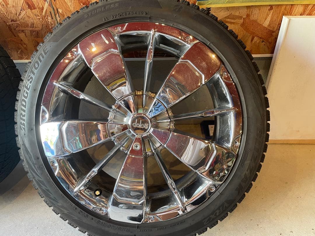 225 45 18 スタッドレスタイヤ ブリザック　dolce DC2