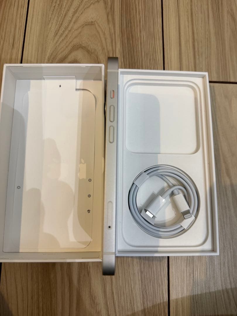 Apple iPhone 13 スターライト 256GB SIMフリー　美品
