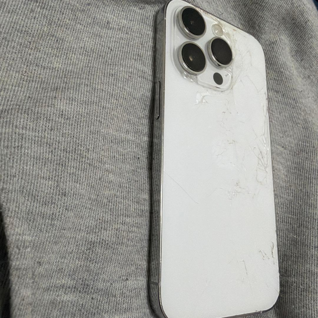 iPhone 14Pro ホワイト 背面ひび割れ