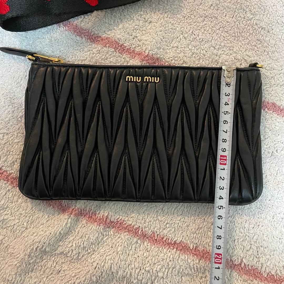 miumiu レザー ブラック ショルダーバッグ　クラッチバッグ　ミュウミュウ