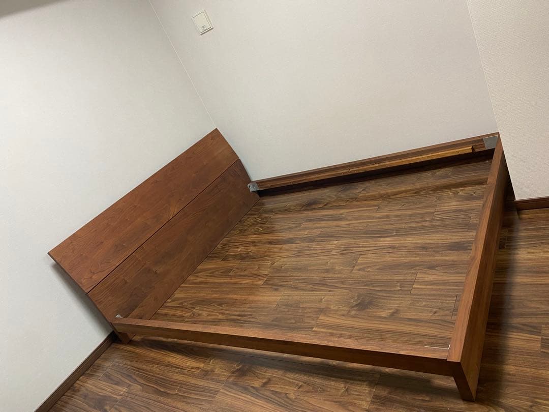 TANI　マスターウォール　クイーンサイズ　ベッドフレーム　ウォールナット