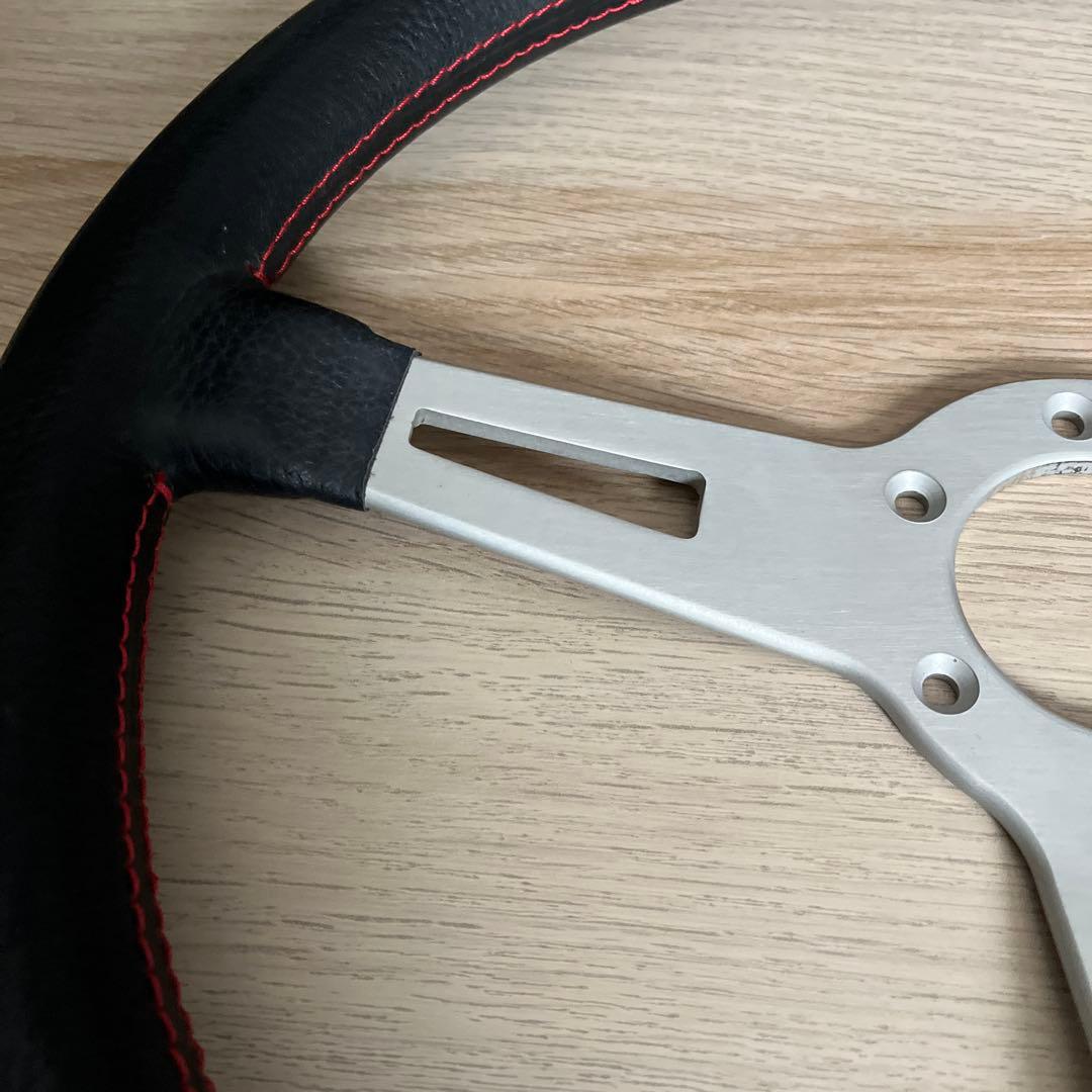 MOMO ステアリングホイール 黒 レザー 赤ステッチ