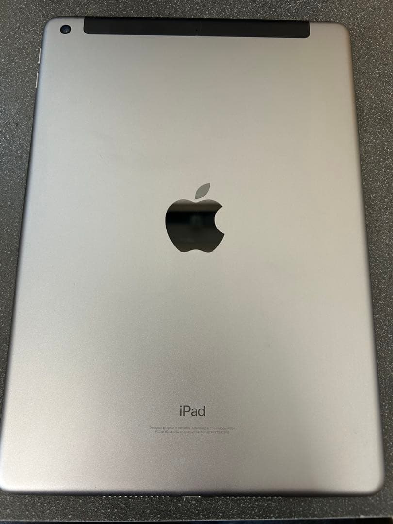 iPad 第6世代　32GB シルバー