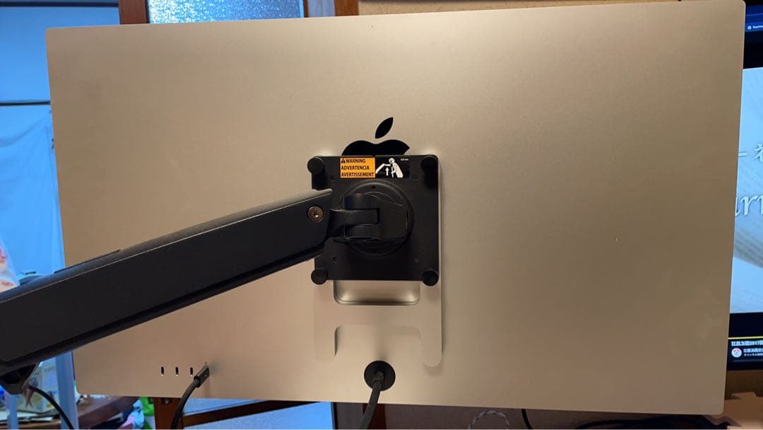 Apple Studio Display VESAマウント　23日までの値段