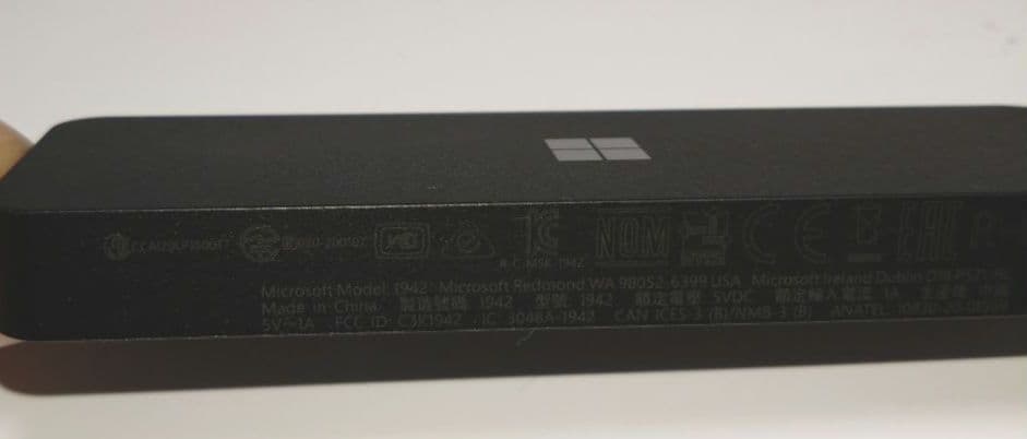 Microsoft 4K ワイヤレスディスプレイアダプター UTH-00036