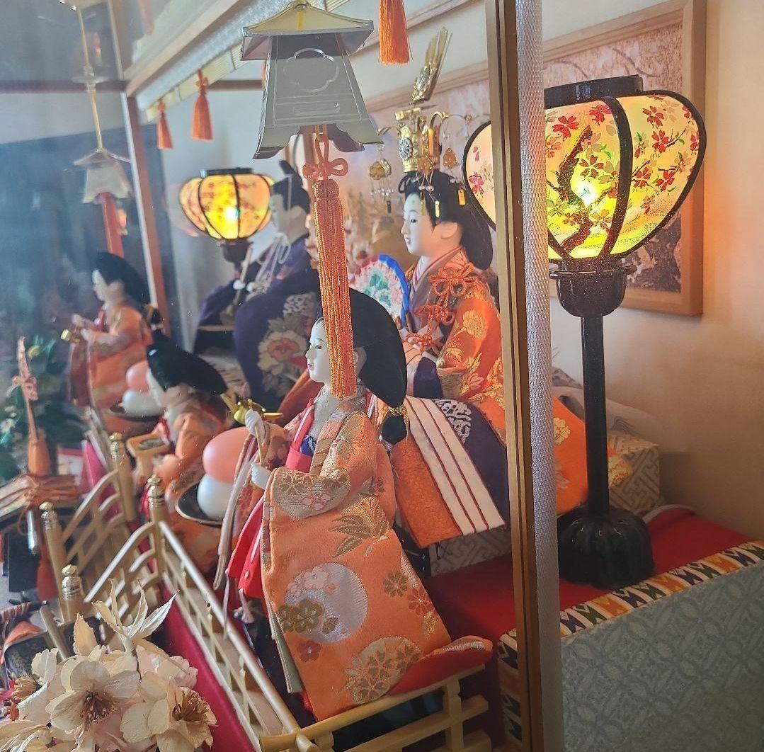 【特選】雛人形　雛飾り　親王飾　彫刻　日本人形　オルゴール付き　ケース入り