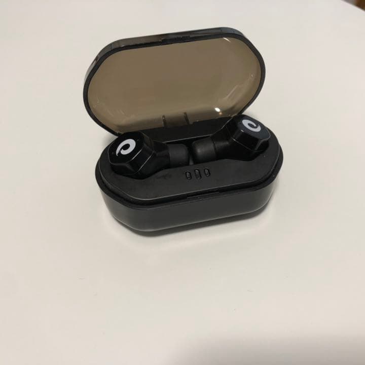 ほぼ未使用‼️ Bluetooth ワイレスイヤホン 定価12,000円