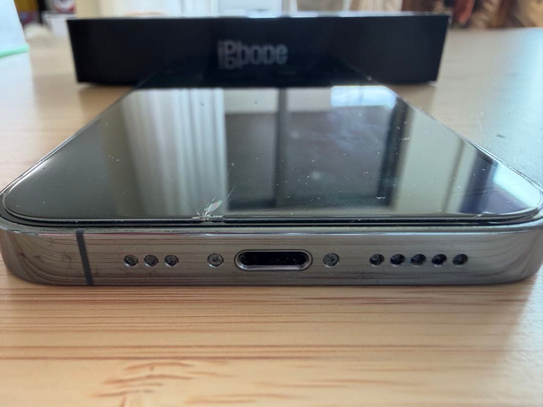 Apple iPhone13Pro 本体 ケーブル、MagSafeケース付き