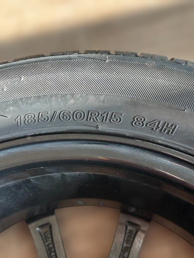 ストラテジー 185/60R15 タイヤホイールセット シルバー ブラック