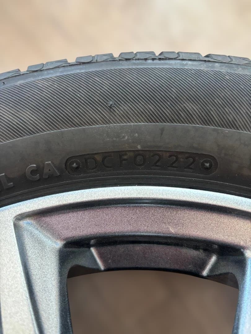 ストラテジー 185/60R15 タイヤホイールセット シルバー ブラック