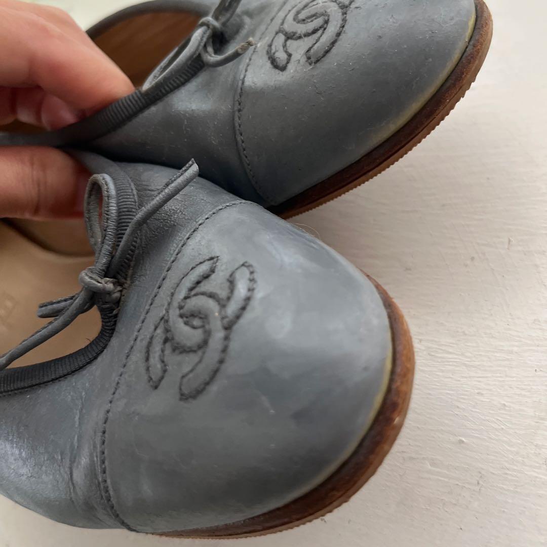 CHANEL グレー フラットシューズ