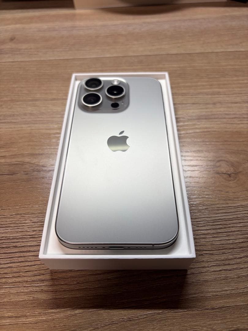 Apple iPhone 15 Pro 128GB 本体　ナチュラルチタニウム