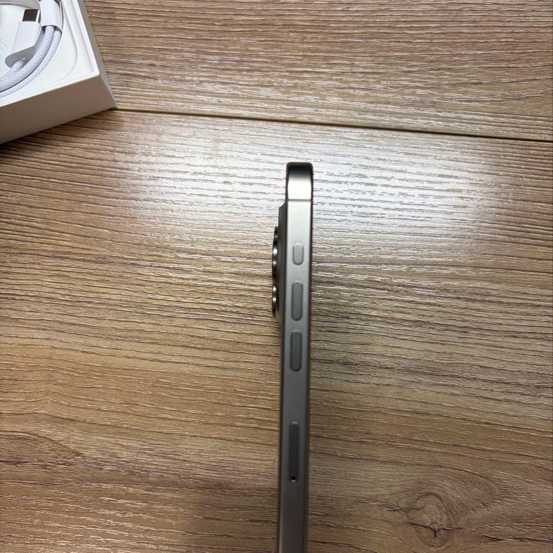 Apple iPhone 15 Pro 128GB 本体　ナチュラルチタニウム