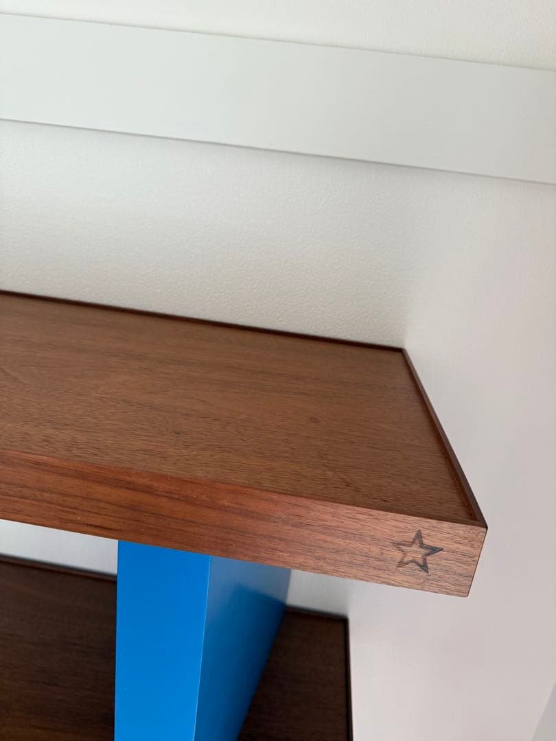 オープンシェルフ 青と木目調