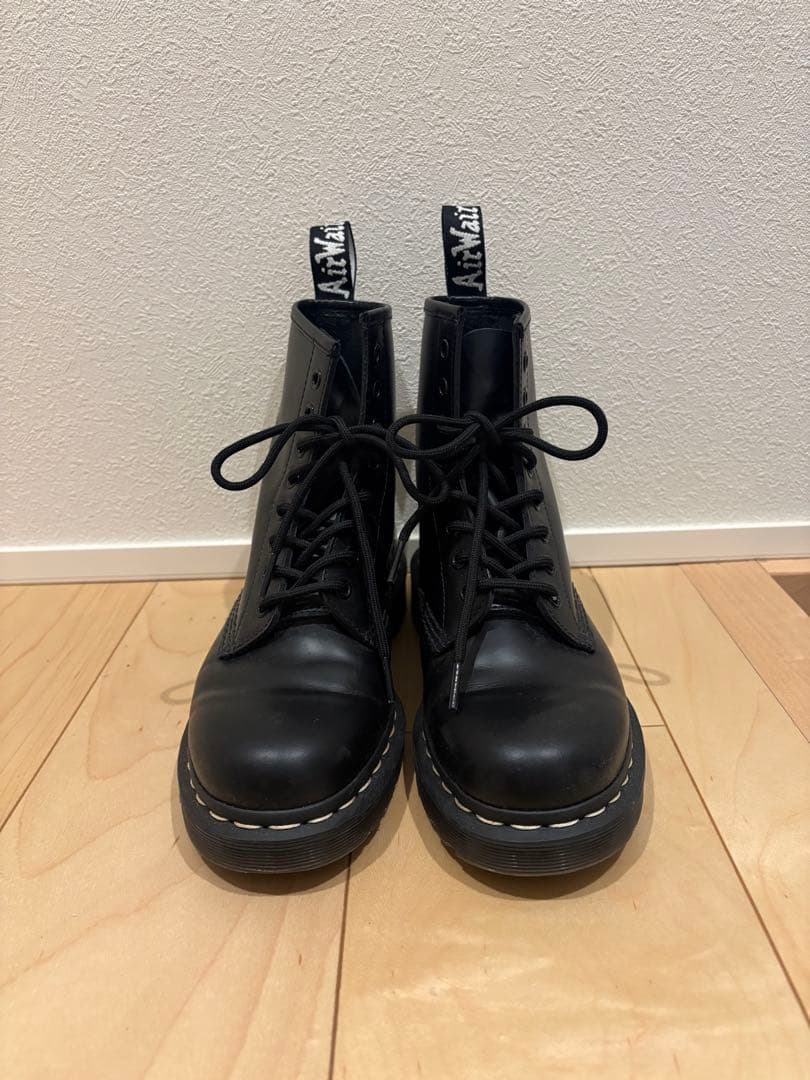Dr. Martens 1460 ホワイトステッチ 8 ホール ブーツ