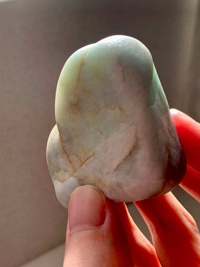 糸魚川ひすい極上の海石　翡翠　原石　翡翠　鉱物標本　コン沢　水石　根付　国産鉱物