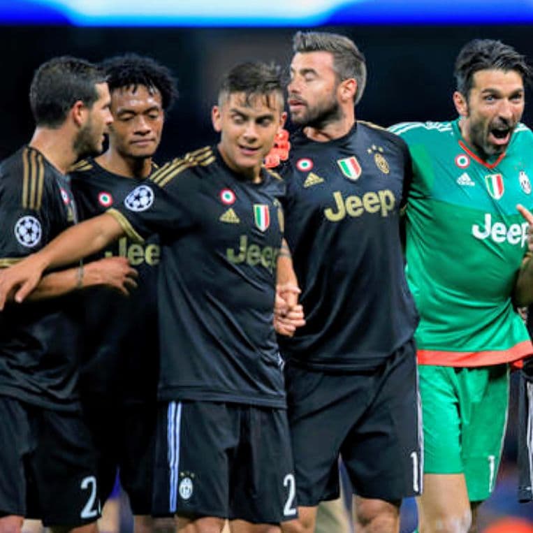 【匿名配送】【入手困難】15 16　ユベントス　黒　金　ユーベ　ユニホーム