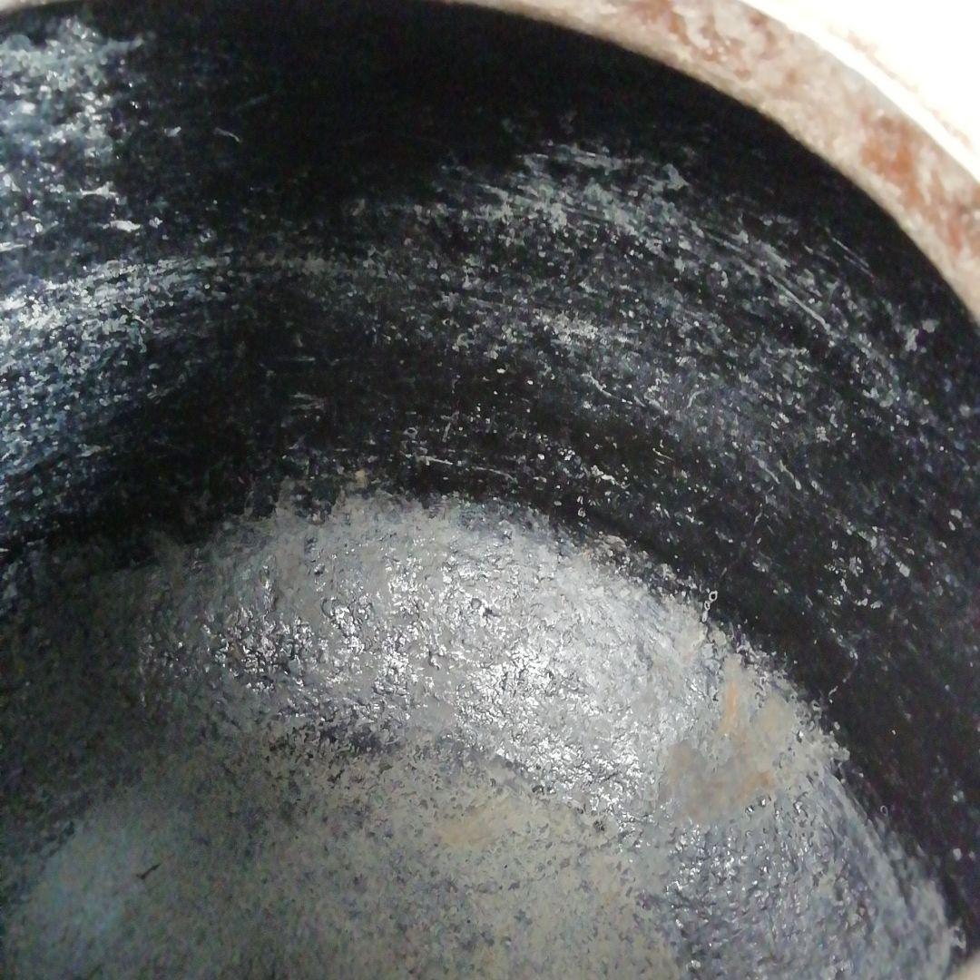 Ｗ１７４　茶釜　『菊文　撫肩丸釜』『釜師　十一代　加藤忠之朗』『鉄釜』　共箱