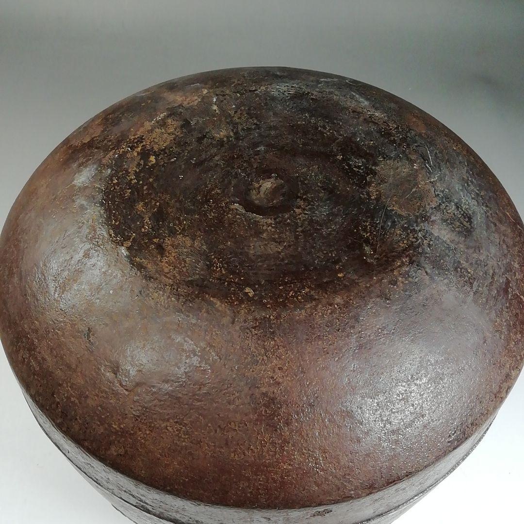 Ｗ１７４　茶釜　『菊文　撫肩丸釜』『釜師　十一代　加藤忠之朗』『鉄釜』　共箱