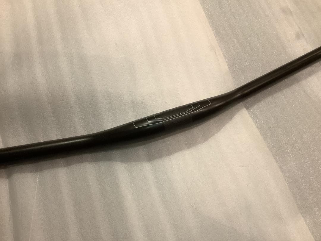 GIANT Contact SLR カーボンハンドルバー（750mmカット済）