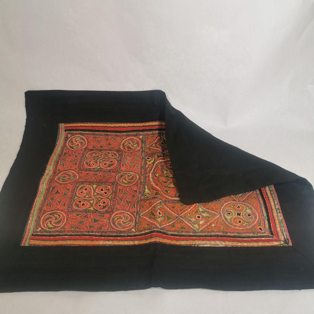 中国貴州省 ミャオ族 手刺繍 古布 藍染の縁布 希少 ヴィンテージ品