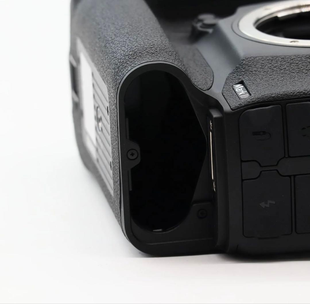 【極上品】Canon EOS-1D X Mark III＋cfexpress 付