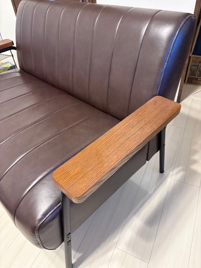 ☆送料込み+組立不要☆高級感あるソファ 〜肘掛け付き〜