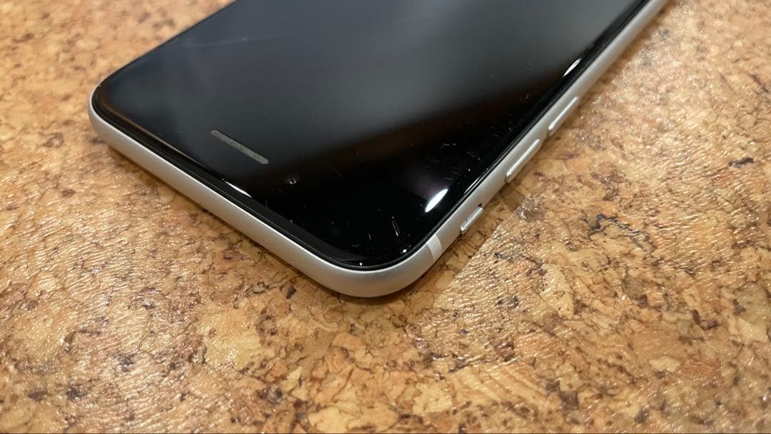 iPhone SE (第2世代) 128GB ホワイト スクリーンひび割れあり