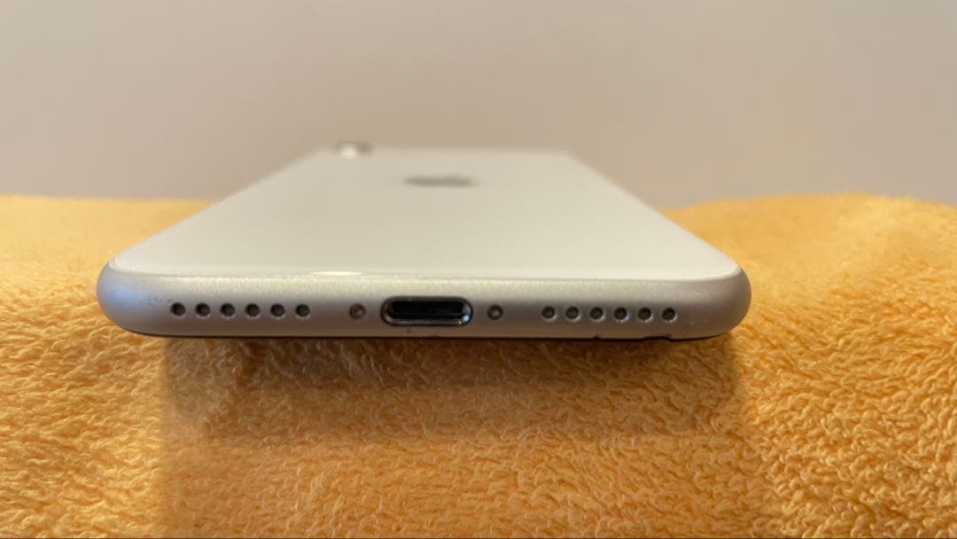 iPhone SE (第2世代) 128GB ホワイト スクリーンひび割れあり