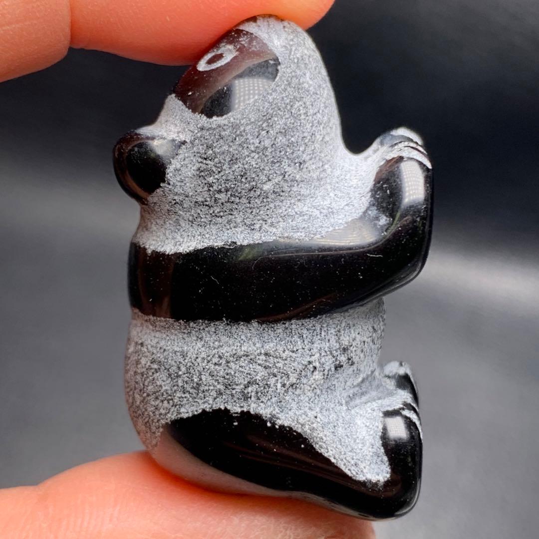 011551  天然黒曜石パンダ置き物、23.1＊39.3ミリ