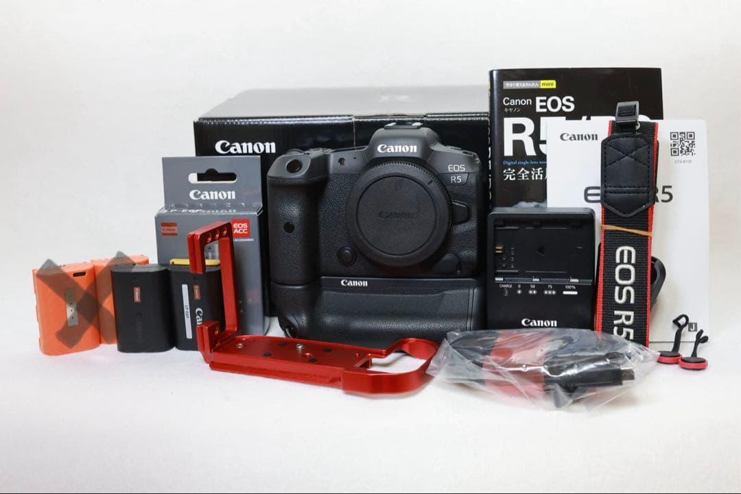 美品❗️Canon EOS R5 本体　アクセサリー付属レリーズ回数3000以下❗️
