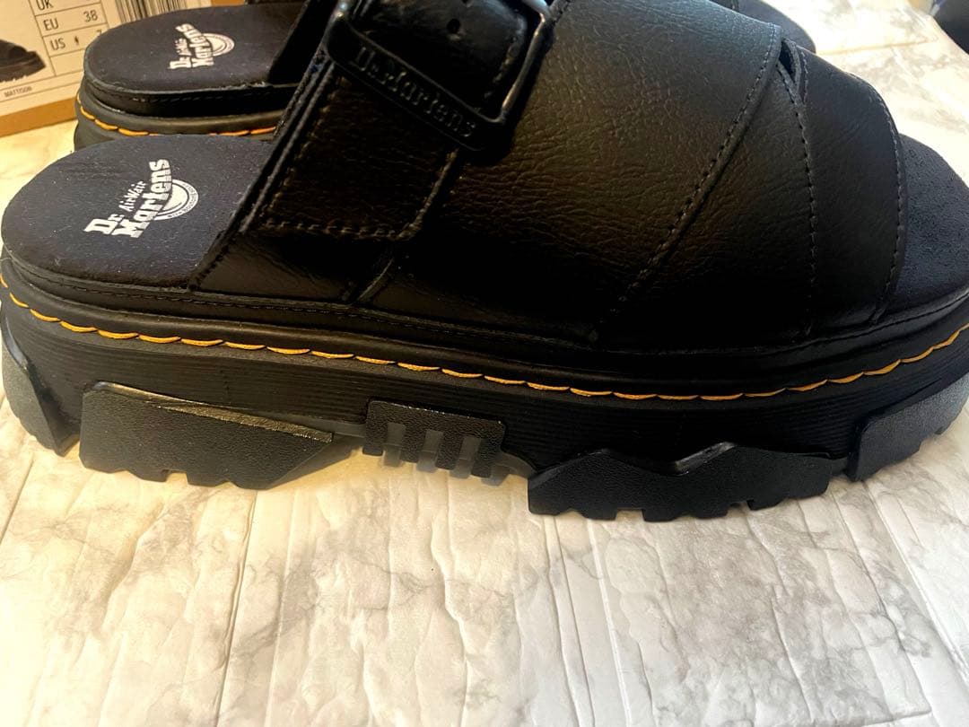 Dr. Martens MATTISON スライドサンダル