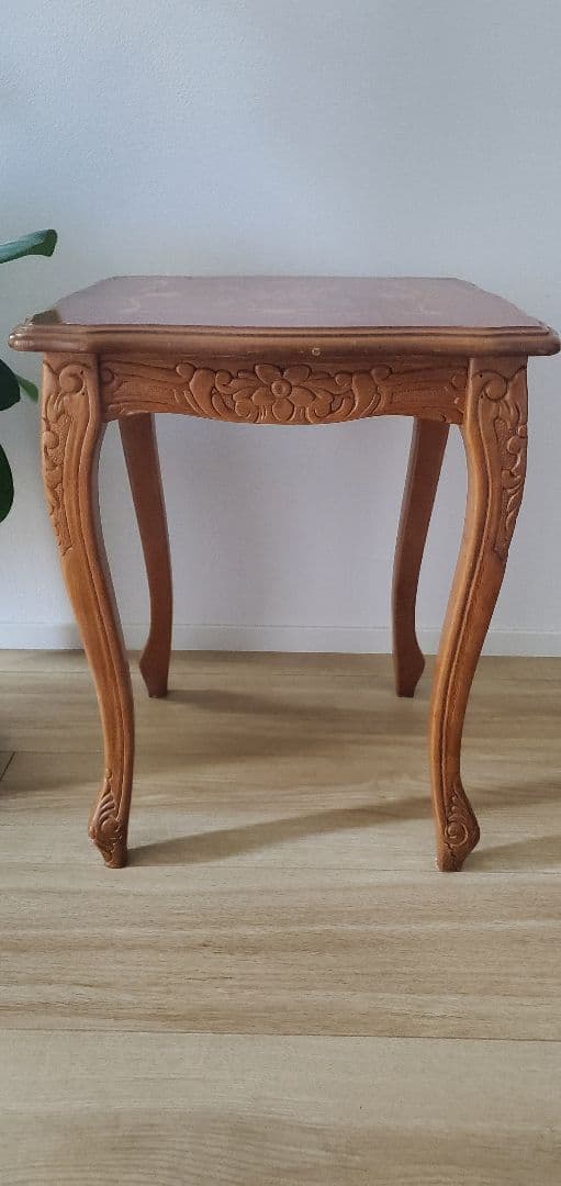 ​【イタリア製】アンティーク調 サイドテーブル 象嵌細工 猫脚 コーヒーテーブル